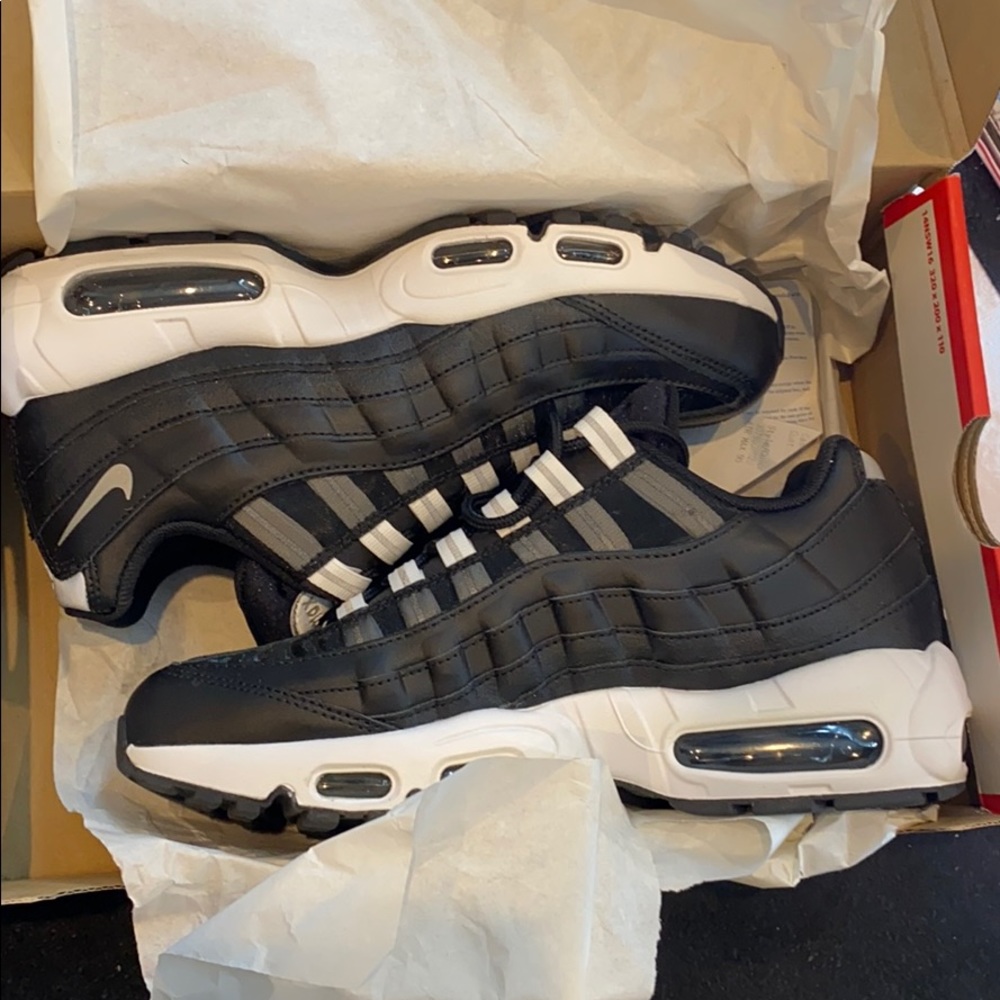 WMNS AIR MAX 95 - BLACK/REFLECTIVE SILVER